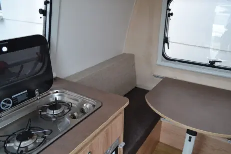 Niewiadow Wohnwagen N126N innen sitzen Niewiadow Wohnwagen N126N innen sitzen